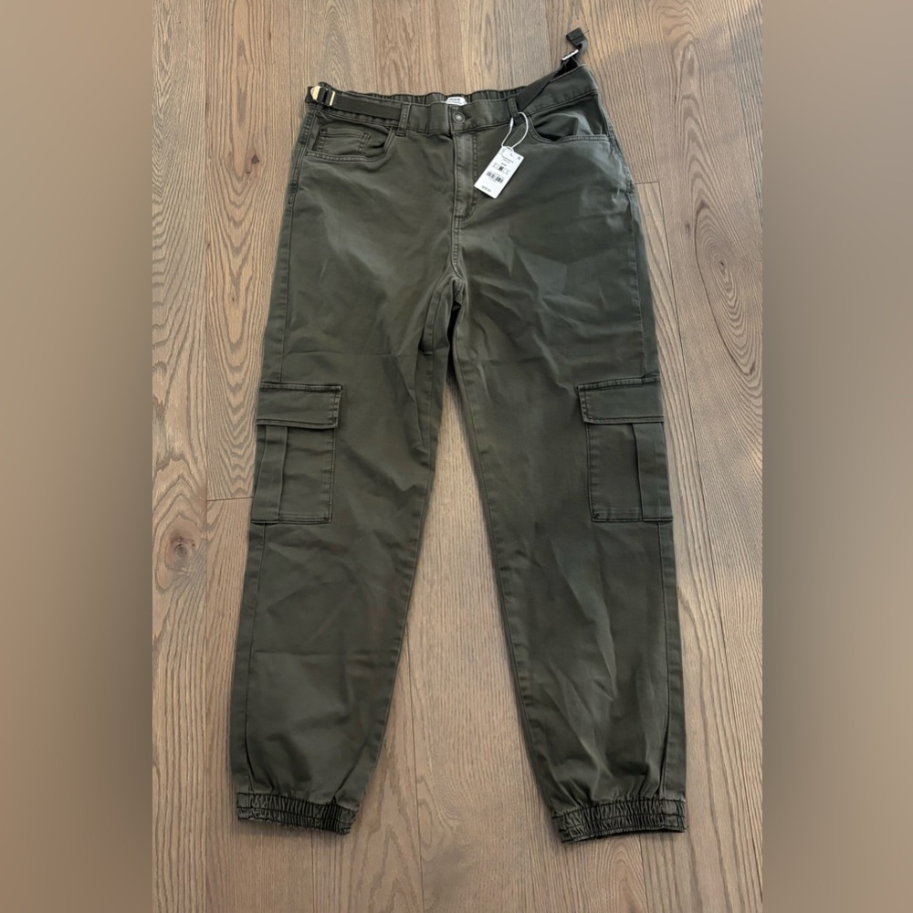 Women’s Mid Rise Twill Cargo Joggers from Ardene - Olive Green - Size Medium